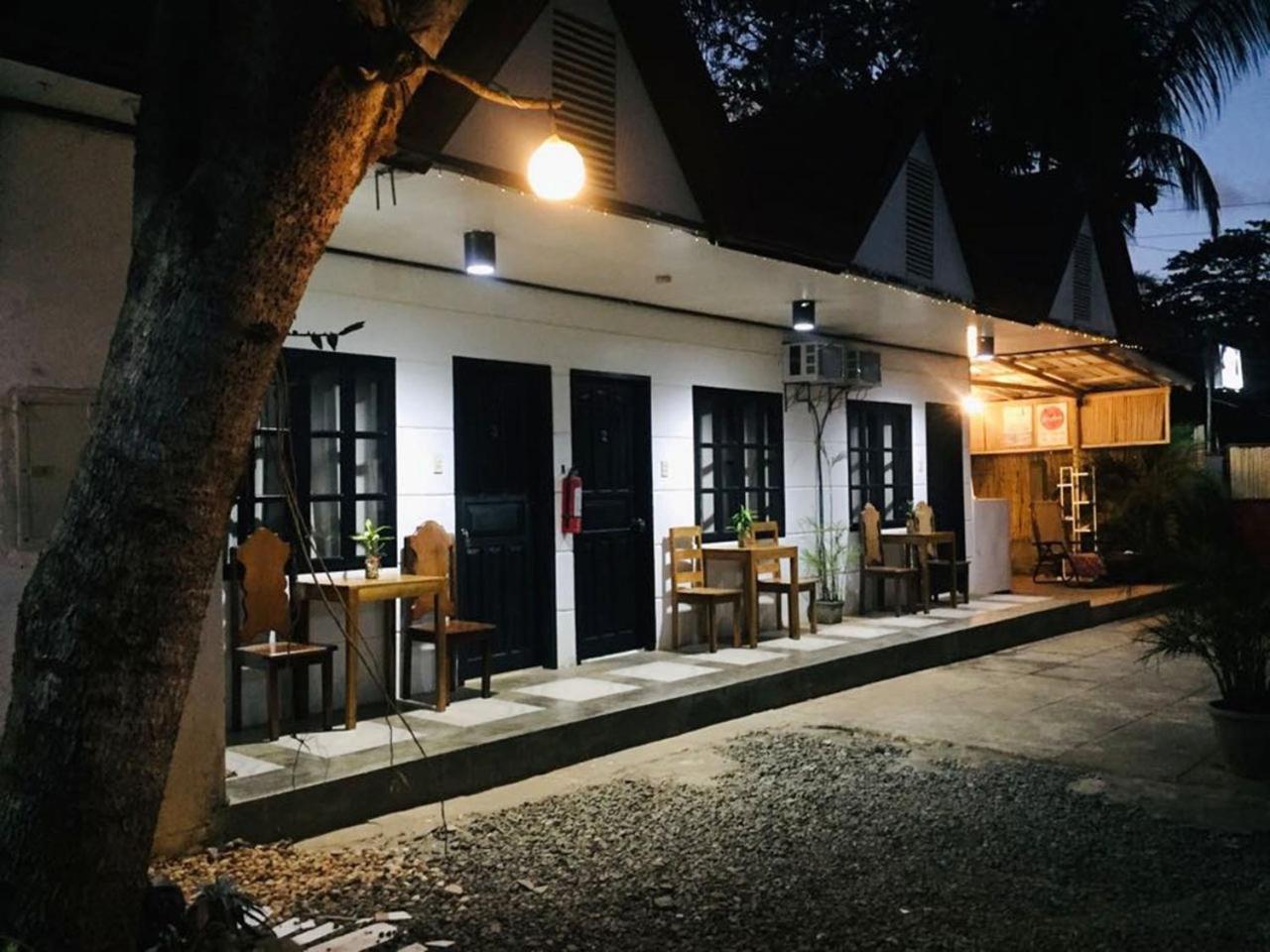 A&J Pension Puerto Princesa Luaran gambar