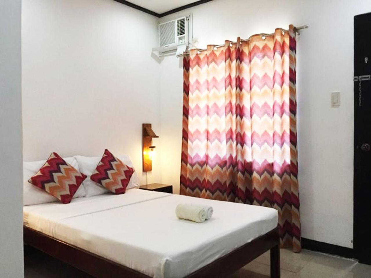 A&J Pension Puerto Princesa Luaran gambar
