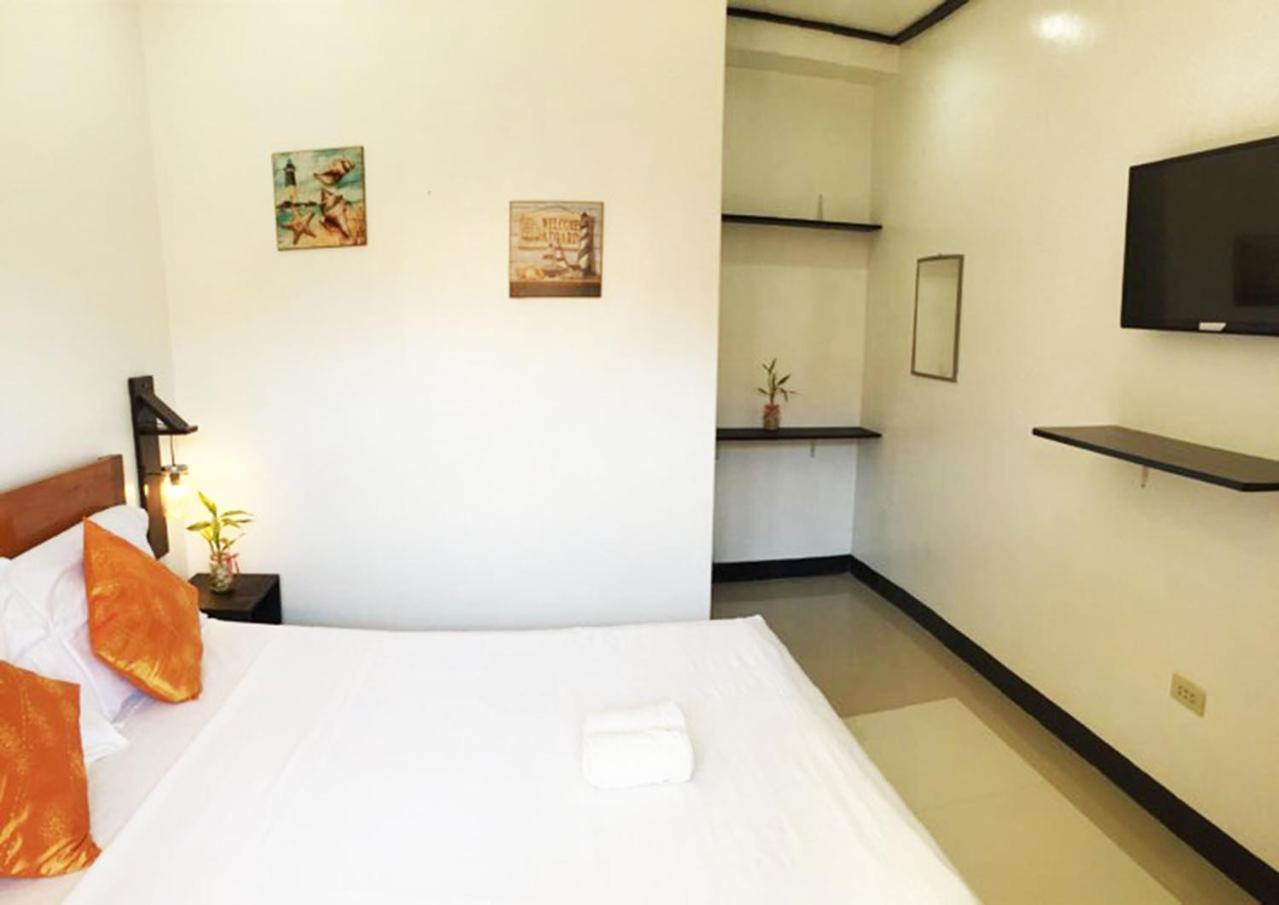 A&J Pension Puerto Princesa Luaran gambar