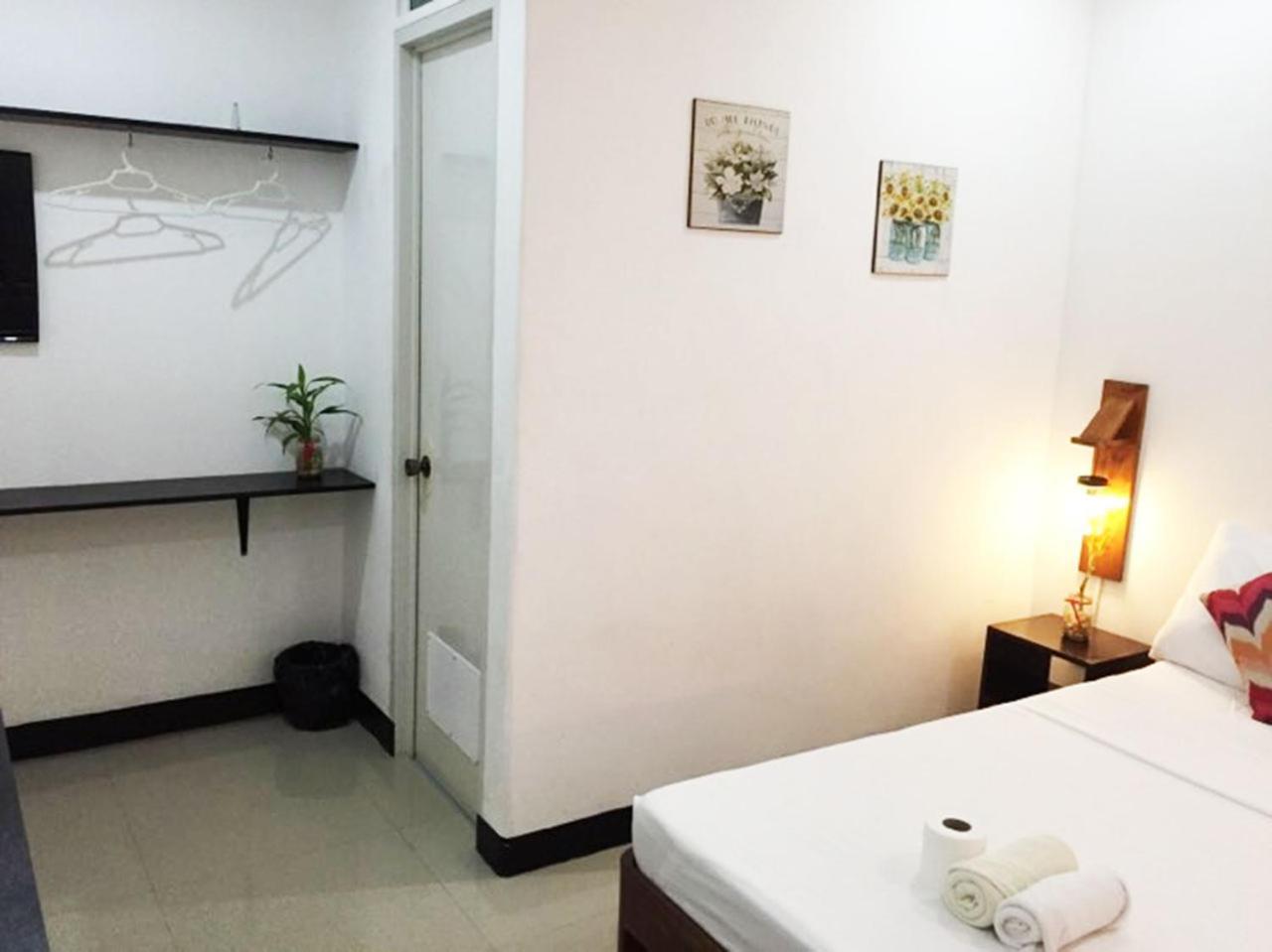 A&J Pension Puerto Princesa Luaran gambar