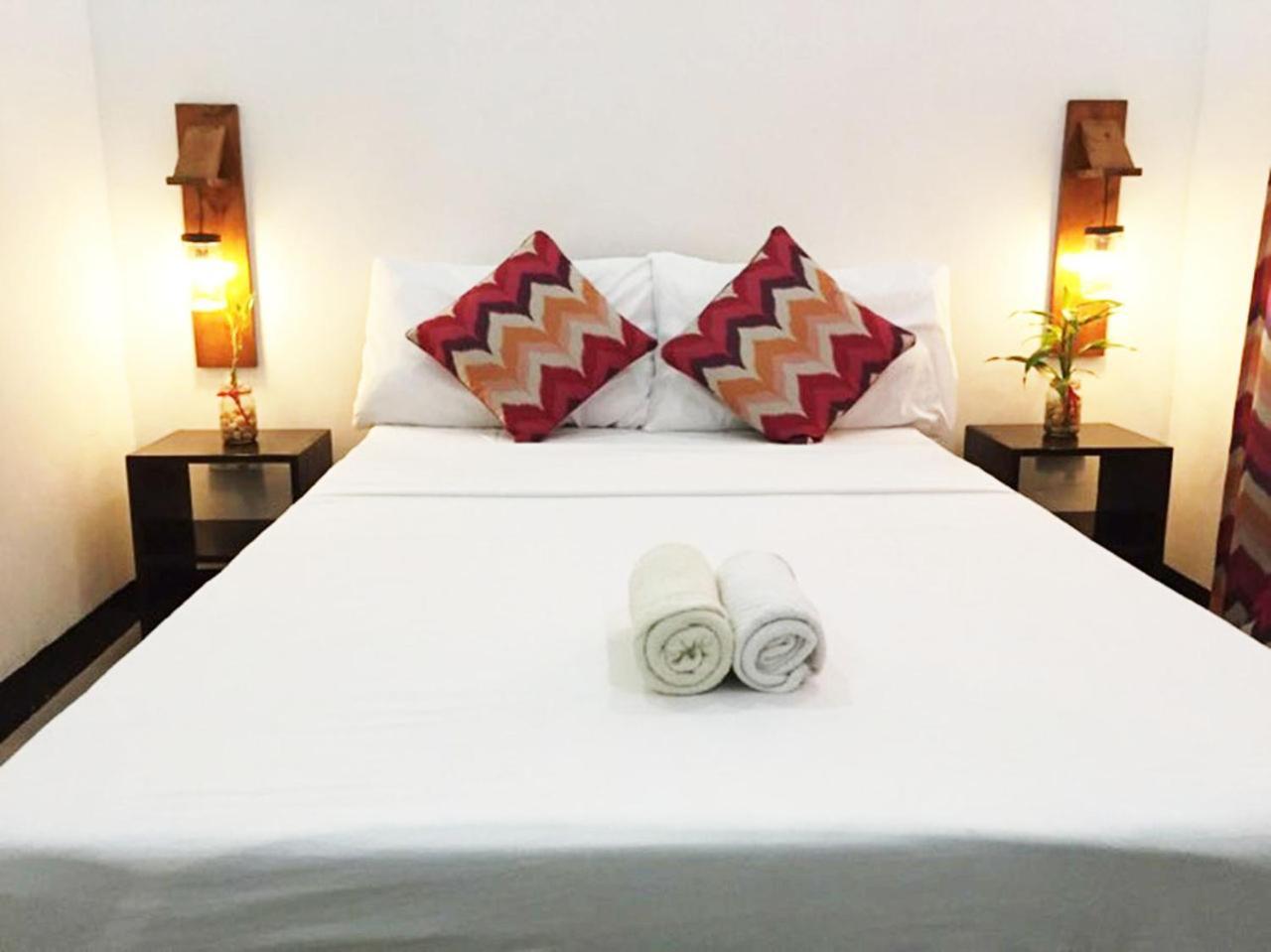 A&J Pension Puerto Princesa Luaran gambar